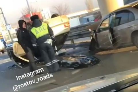 В лобовом ДТП под Ростовом один человек погиб, четверо пострадали
