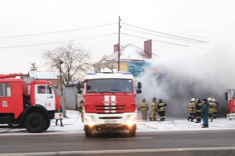 На Малиновского в Ростове сгорел автосервис, погиб человек