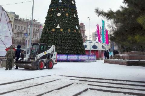 На уборку снега в Ростове вышли более 130 единиц техники