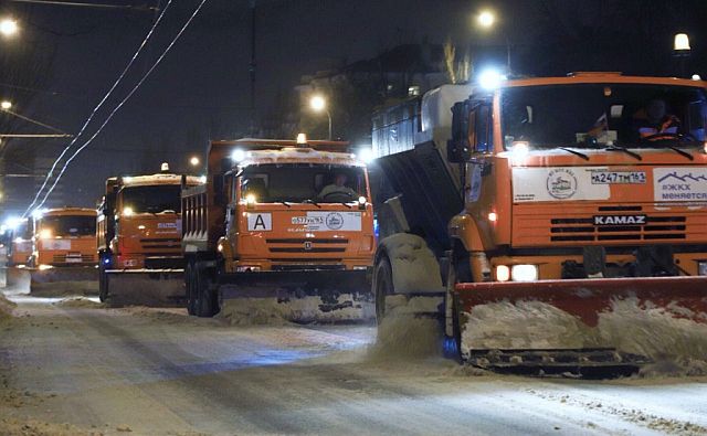 За ночь с улиц Ростова вывезли 6 тысяч тонн снега 