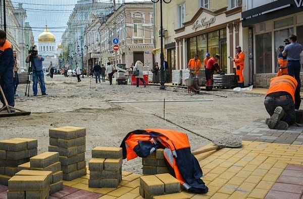 На центральных улицах Ростова станет больше цветной плитки