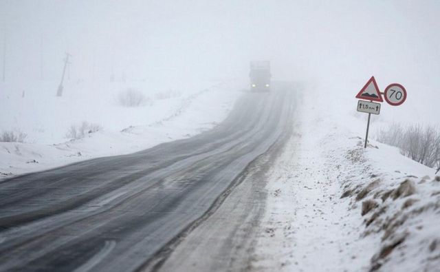 Движение по восьми трассам Ростовской области ограничили из-за непогоды