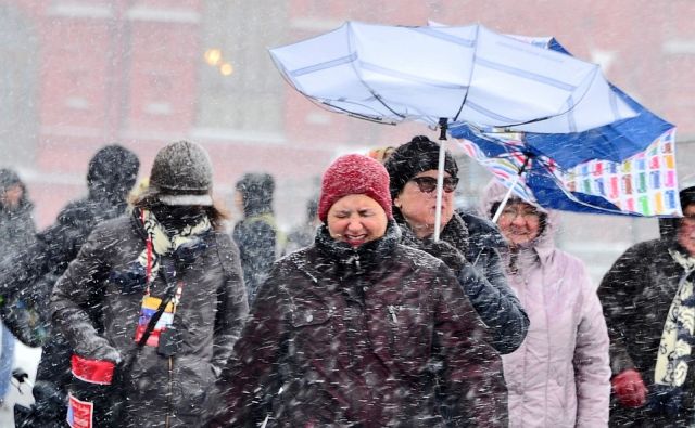 Дождь с мокрым снегом и ветром до 28 метров в секунду накроют Ростовскую область