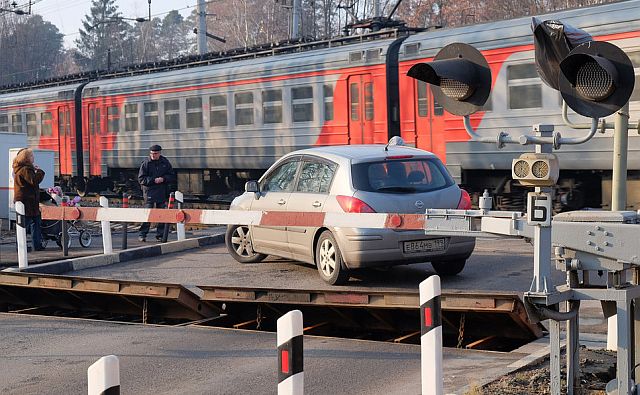 Депутаты Заксобрания Ростовской области предложили правительству РФ ужесточить правила переезда железнодорожных путей