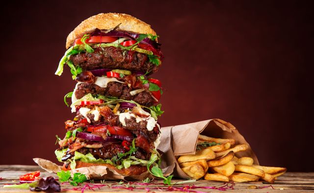 Новости | Белая Калитва: Информационно - развлекательный портал - Страница #220 photo Эксперты выяснили, сколько бургеров можно купить на среднюю зарплату в Ростове