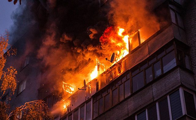 При пожаре в ростовской многоэтажке на Королёва погиб мужчина