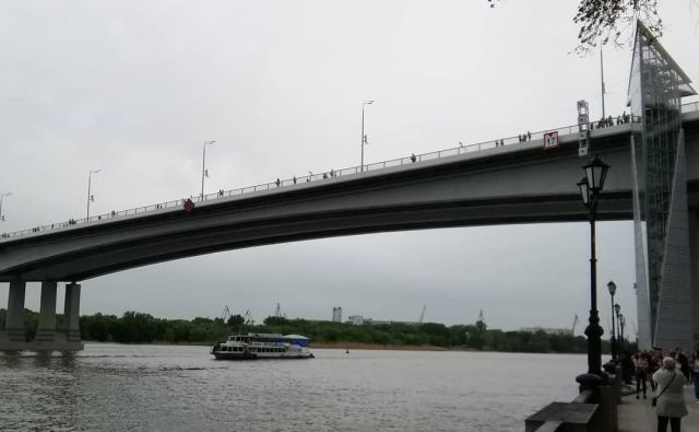 Веб камера ворошиловский мост. Мост Дон Калитва. Быки Ростовского моста. Полиция на мосту Ростова на Дону. Город белая Калитва под мостом больница.