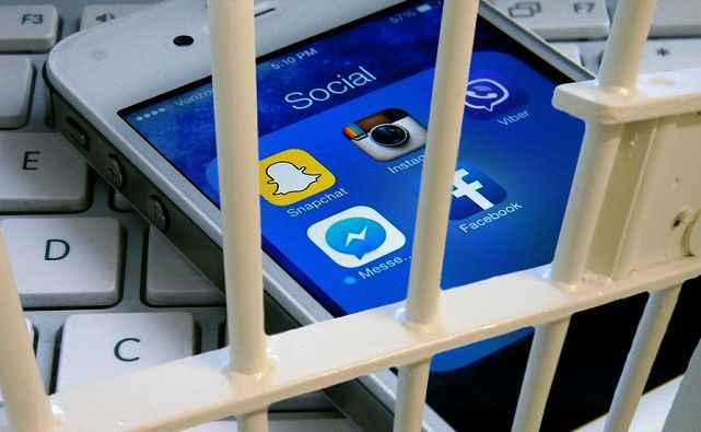 Новости | Белая Калитва: Информационно - развлекательный портал - Страница #200 photo Ростовчанин стал фигурантом уголовного дела из-за картинки с Кобзоном и Валуевым