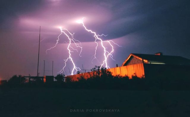 Новости области | Белая Калитва: Информационно - развлекательный портал - Страница #139 photo Donnews.ru собрал самые эффектные фото грозы, сиявшей в небе над Ростовом 1 августа