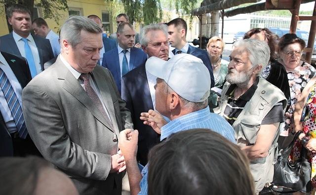 Василий Голубев: люди видят меня на улице и говорят: «Дороги надо делать!» 