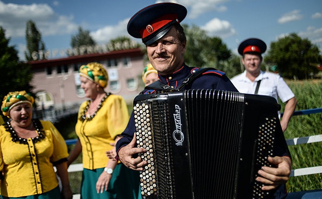 Власти Ростовской области выделят на поддержку казачества 9,3 млрд рублей