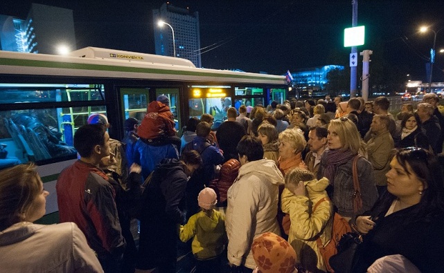 Толпы на остановках: к чему привели первые серьёзные изменения в транспортной сети Ростова