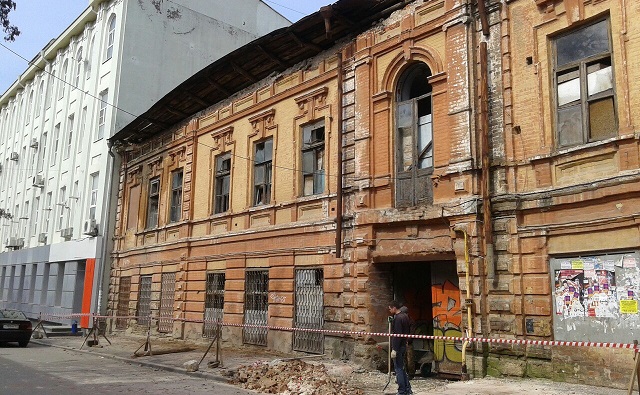 Власти Ростова определят цвета, в которые можно красить здания в городе