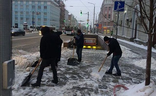 Власти Ростова пересчитали технику, которая будет убирать снег с улиц города