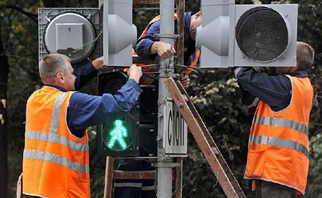 На трёх аварийно опасных перекрёстках Ростова установят 32 светофора