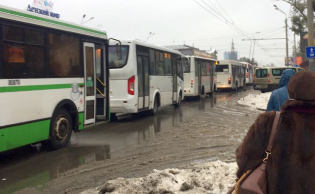 10-балльные пробки вновь сковали дороги в центре Ростова и в сторону Северного