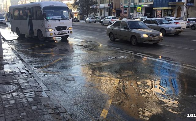 Из-за прорыва водопровода в домах на Горького отключили воду