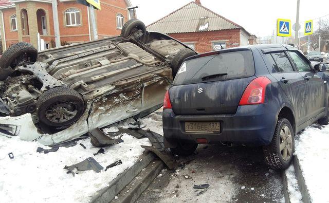 В столкновении иномарок в Ростове пострадали два пешехода