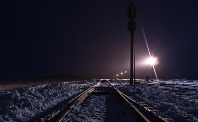 В Ростовской области товарный поезд сбил школьницу в наушниках