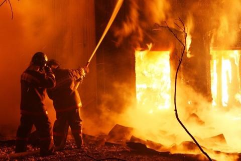 В Ростове при пожаре в дачном доме погиб мужчина