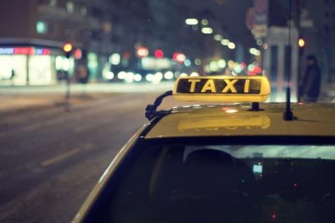 Жителям Ростова предложили жаловаться на работу такси
