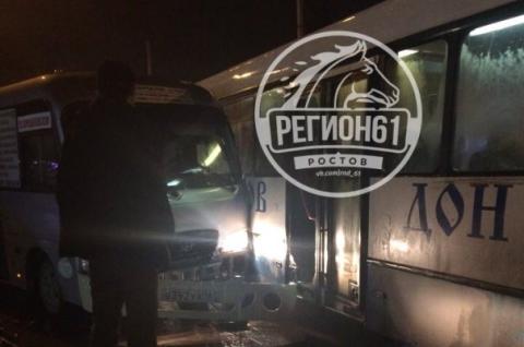 В Ростове на Каменке столкнулись маршрутка и автобус № 96