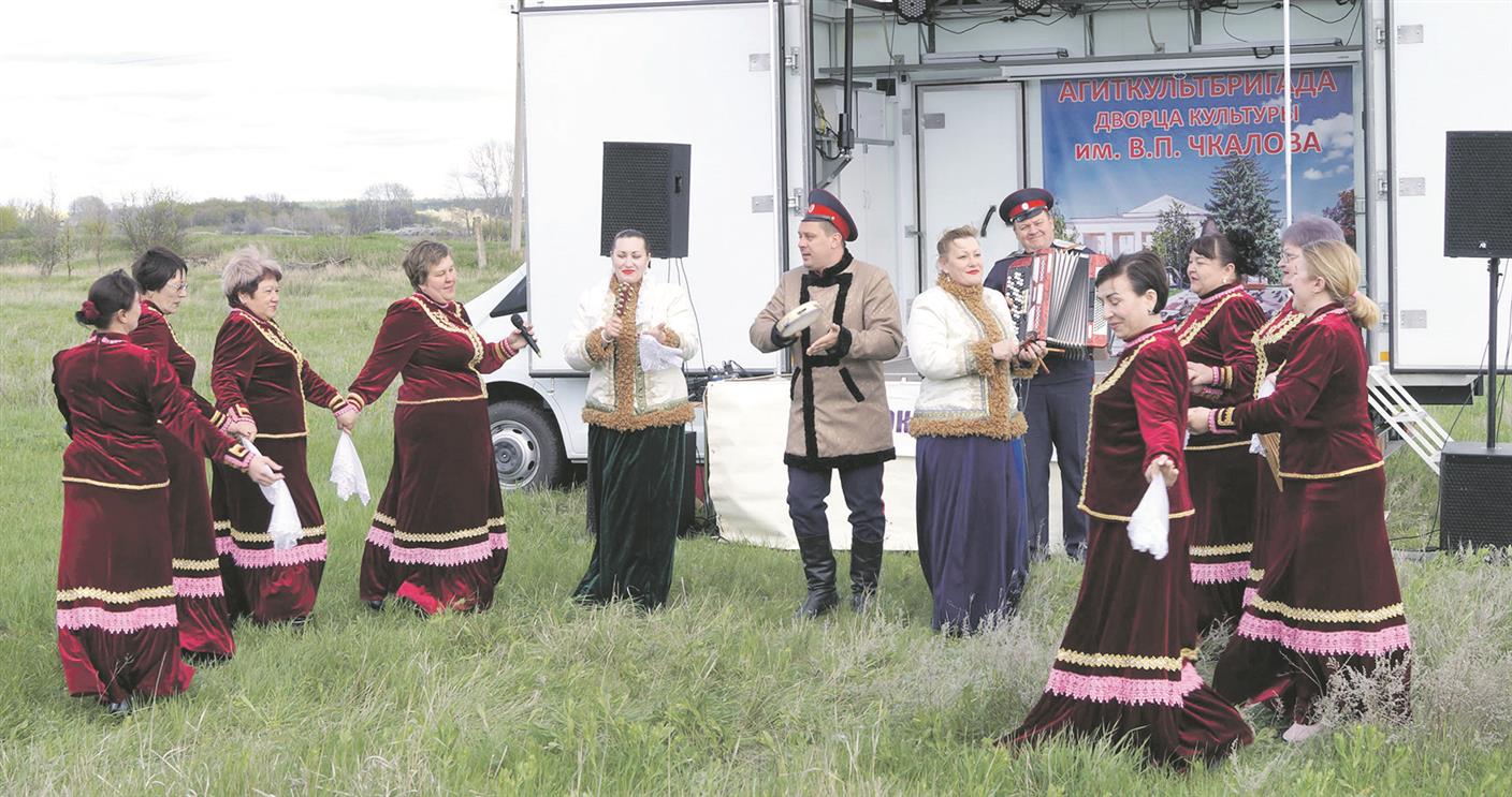 И станцуем, и споем