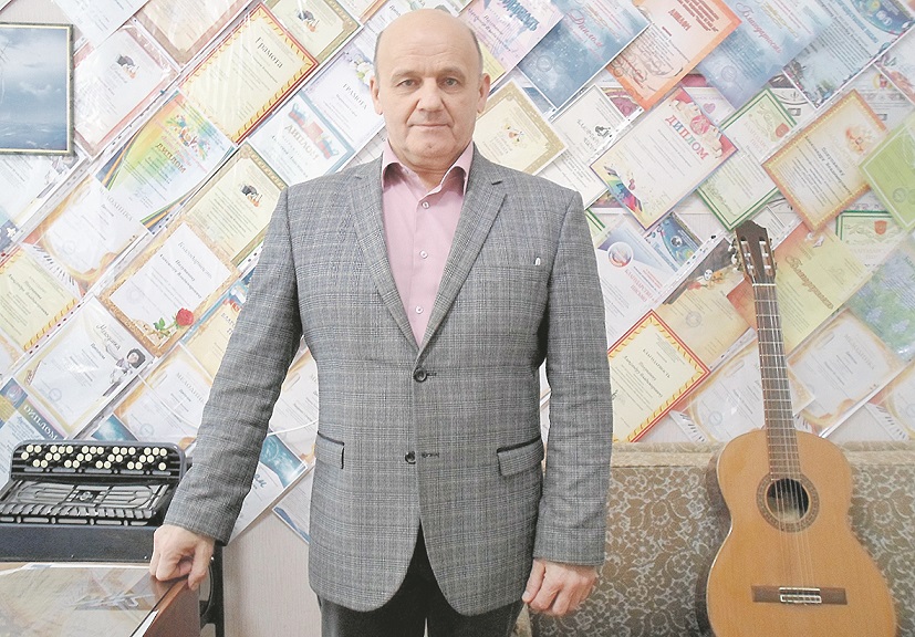 Преподаватель Детской музыкальной школы п. Шолоховского отмечает юбилей