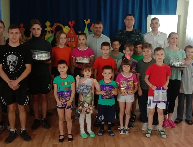 Сотрудники полиции поздравили воспитанников Белокалитвинского СРЦ
