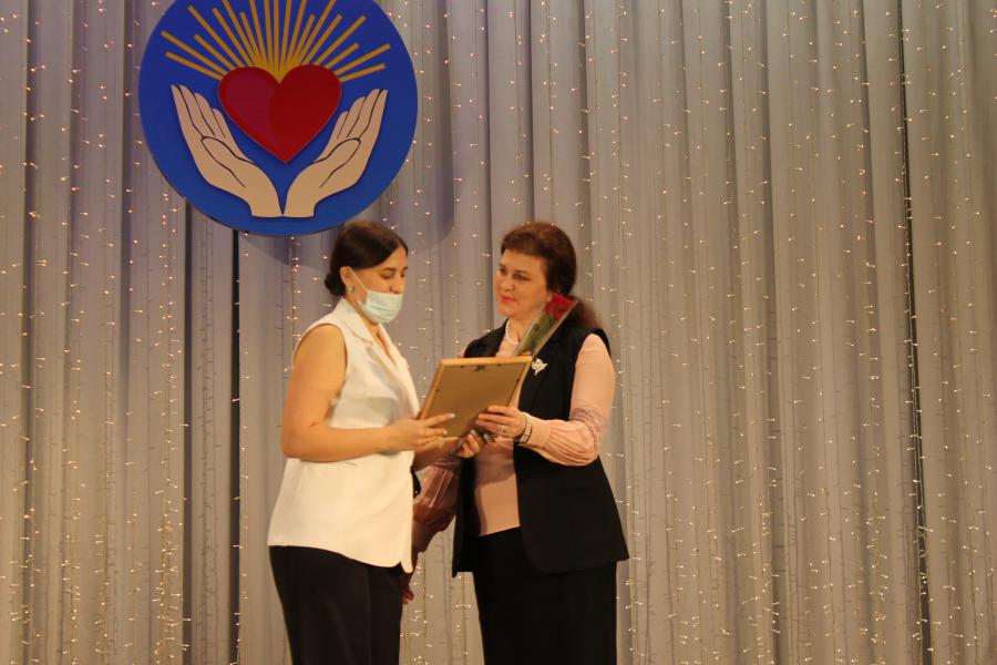 В профессиональный праздник белокалитвинские социальные работники отмечены Почетными грамотами главы администрации района