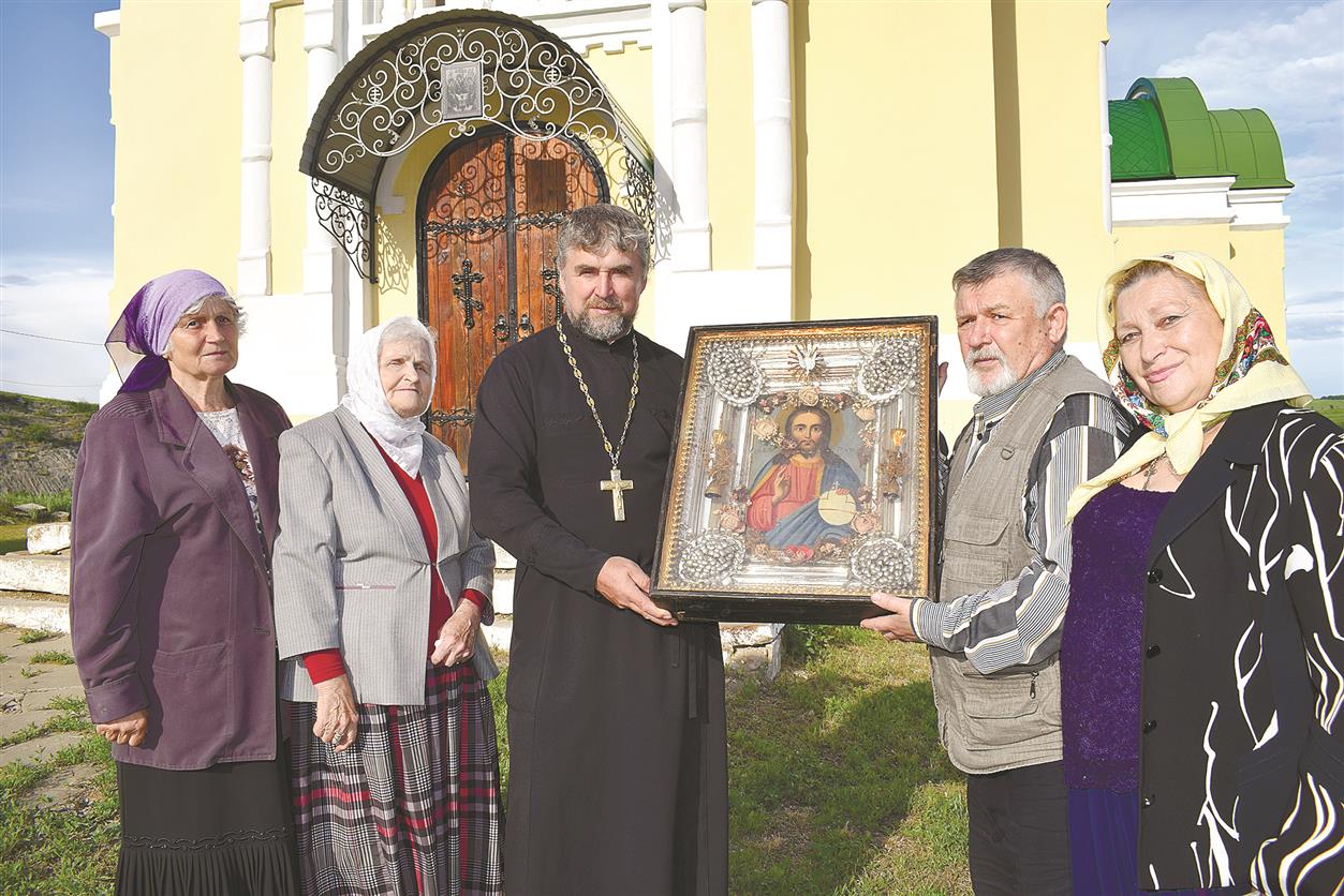 Храму хутора Дядина подарили старинную икону