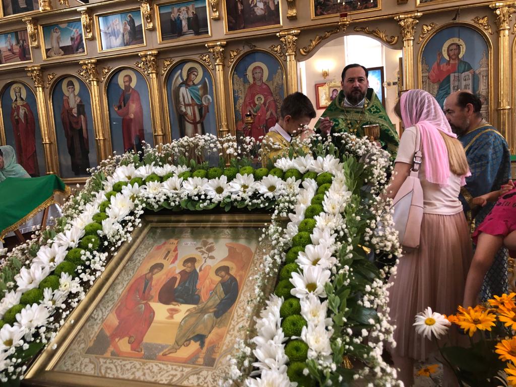 В Белокалитвинском районе прошли богослужения в день Святой Троицы