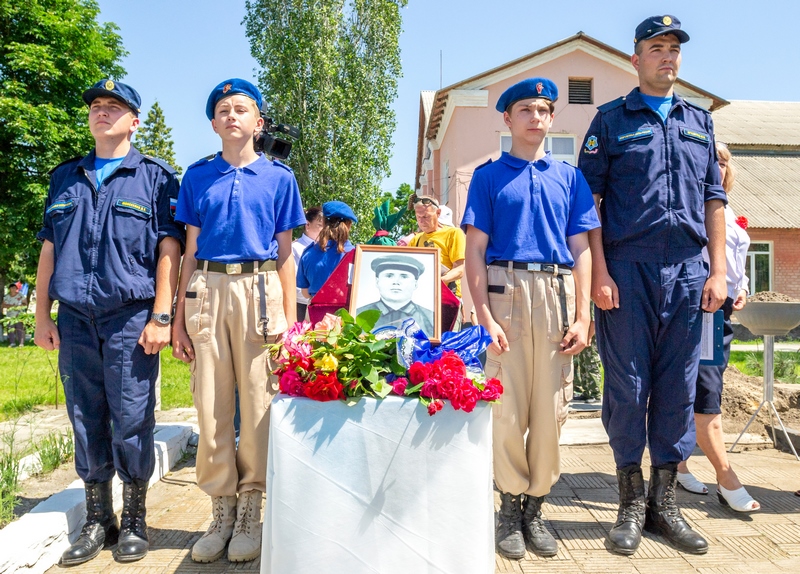 В селе Литвиновка прошло перезахоронение останков солдата Великой Отечественной войны