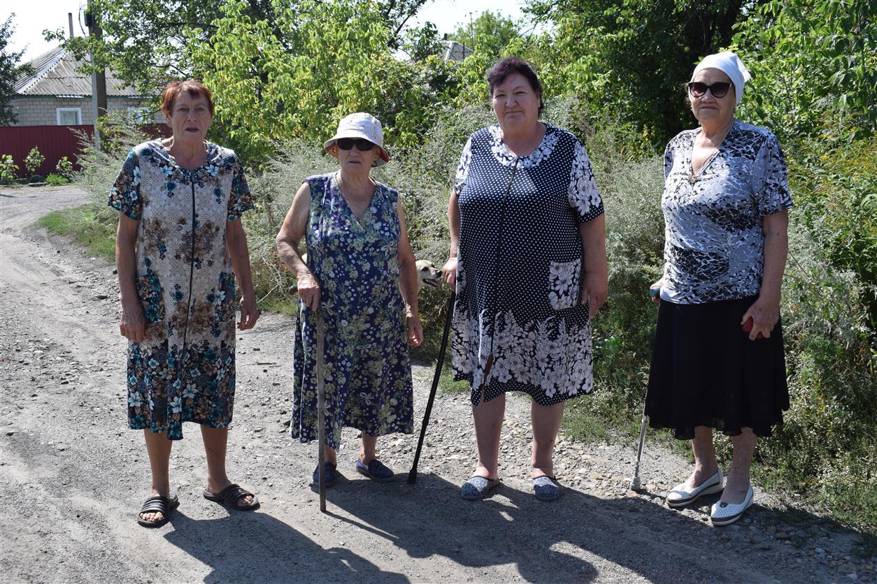 Жители Горняцкого: «У нас две беды: тараканы и дороги»