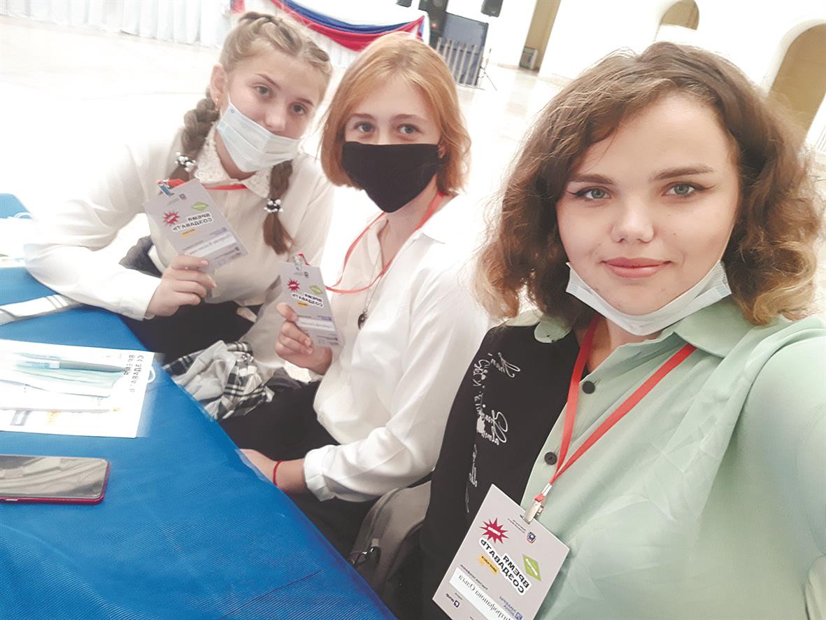 Ученицы школы №1 приняли участие в полуфинале губернаторского конкурса Ростовской области «Лидеры Дона»