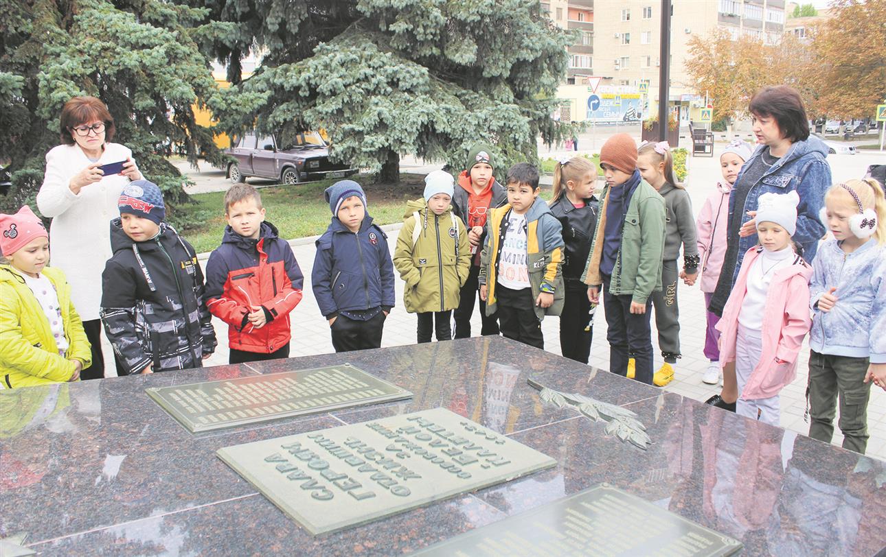 Погода белая калитва на 14 дней. Экскурсии школьные в белой Калитве. Леонтий белая Калитва. Сад 42 белая Калитва. Белая Калитва поделки.