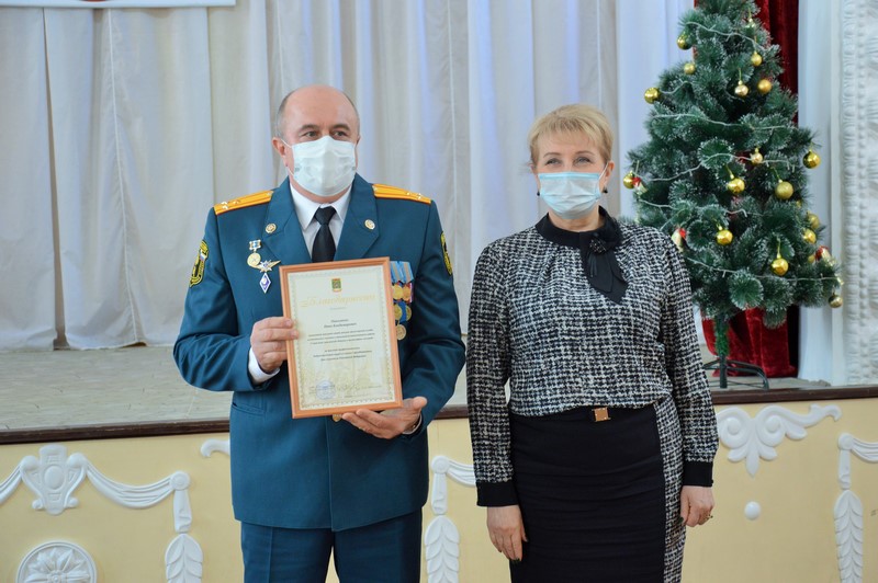 Белокалитвинским спасателям вручены почетные грамоты главы администрации района