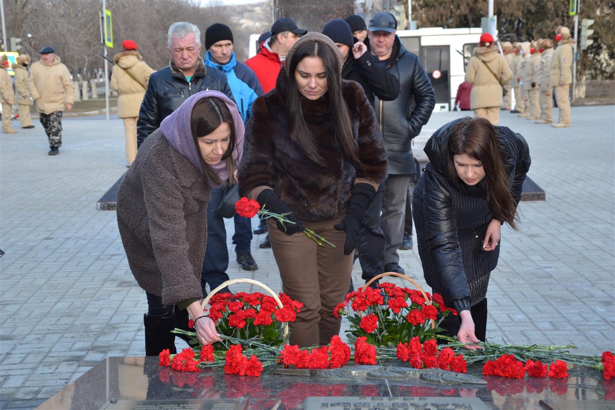 В Белой Калитве прошли возложения цветов к памятным знакам Великой Отечественной войны
