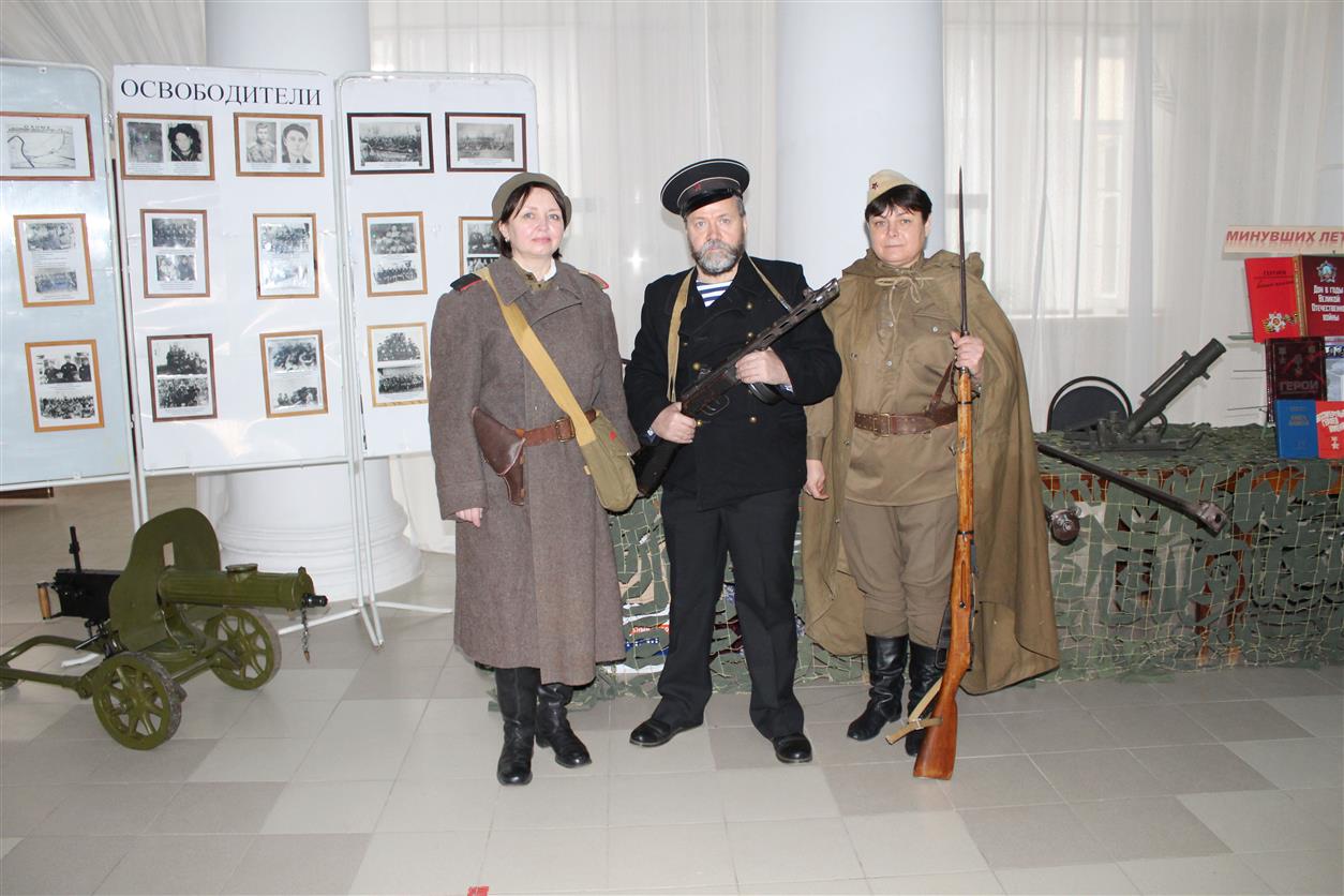 В фойе ДК им Чкалова прошла традиционная выставка в честь дня освобождения Белой Калитвы от фашистов